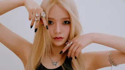 피프티피프티 키나, 2023 빌보드 뮤직 어워드 혼자 참석 