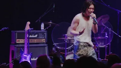 POSER Performs Live 'Sorry mom', Presenting a Song Capturing Adolescent Emotions