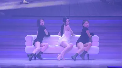 채령, 팬미팅서 선보인 '보름달' 무대…압도적 몰입감 선사
