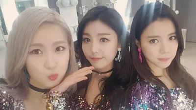 제니, 그룹 탈퇴…계약 종료 이유에 "돌이켜 볼 시간 없었다"