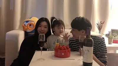 이혼하고도 남자친구와 새사랑 즐기는 '돌싱녀' 2인