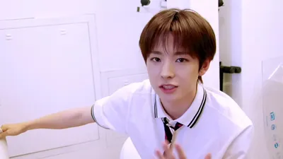 NCT WISH, OFRA 하이라이터 화보 촬영 현장…반짝이는 메이크업과 포즈