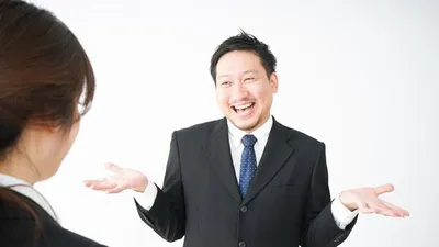 나이 차이 많이 나는 상사가 자꾸 여행 가재요