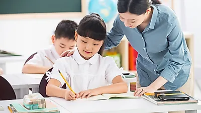 교사라고 직업을 속인 사람을 맞선 주선해 줬어요