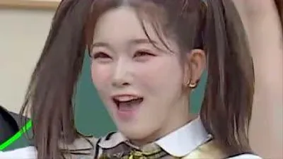 츠키, 무대 위에서 보여준 독보적인 사랑스러움