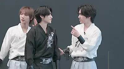 WayV, 새로운 날개를 달다… 미니 8집 'Vision Wings'