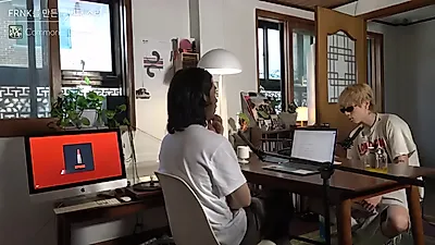XXX FRNK revela su método de diseño sonoro ante el lanzamiento de su primer álbum de estudio.