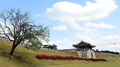 수원화성 입장료, 4월 7일부터 폐지 수원시민 아닌 관광객도 무료로 이용할 수 있어