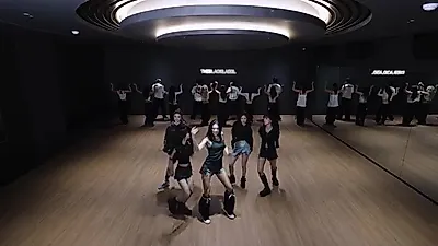 미야오(MEOVV), KCON LA 무대 뒤 '뛰어(JUMP)' 안무