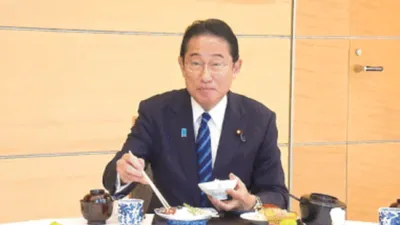 후쿠시마산 회 먹어 본 日 기시다 "씹는 맛 달라"