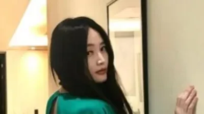 54살 김혜수, 뒤 뻥 뚫린 아찔한 드레스+고혹적 눈빛