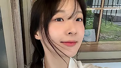 Lee Seo-kyung stood up to political comments while cheering for IU