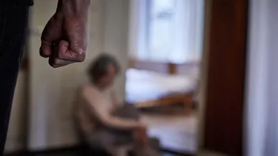 아버지에게 폭력을 당할 때 가만히 보고만 있던 어머니가 이젠 싫습니다