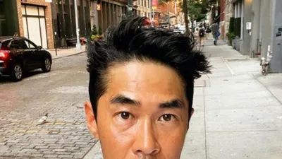 "다시 걷자 우리 딸" 휠체어까지 직접 마련한 남자 배우