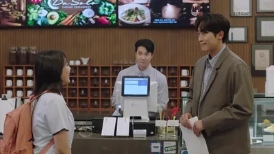 Kim Min-seo llega al restaurante de Ha Seok-jin con determinación: "¡Daré lo mejor de mí!" en su primer día de trabajo.