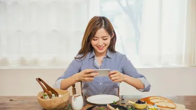 먹을수록 우울해지는 음식 vs. 행복해지는 음식