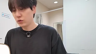 규현, 은혁과 대기실 케미 폭발…신동의 깜짝 선물에 '환호'