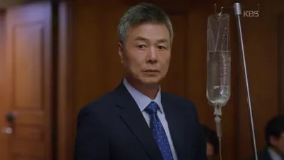 Lee Ho-jae aparece en la escena, dejando a todos desconcertados.