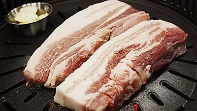 "먹고 남은 비계 먹도록 훈련시켜" 여자친구의 두 얼굴 '충격'
