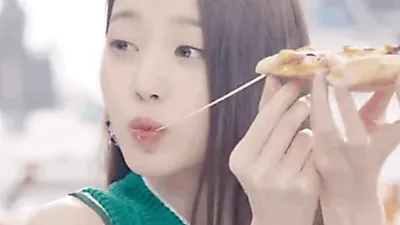 장원영, 피자 광고 욕먹는 이유는? "드럽게 맛없게 먹네"