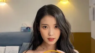 '이종석과 열애' 아이유, 흰색 드레스 입은 근황 공개