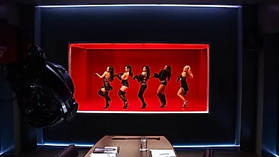 KATSEYE, 데미 무어와 만난 'Animal' 뮤직비디오 촬영 현장