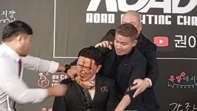 윤형빈, 공식석상에서 '간장 샤워' 당하고 목 졸려