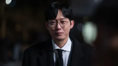 지성, 꽃분홍 유세복 입고 '아파트' 동대표 선거판