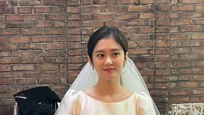 장나라, 또 결혼? 웨딩드레스 입은 근황 화제