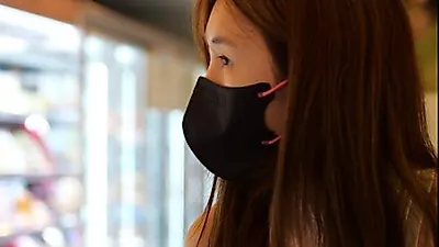 '엄태웅 아내' 윤혜진, 침대 위에 외국 남자 떡하니?