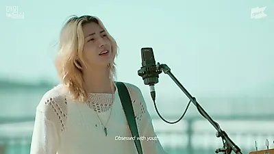 Xdinary Heroes interpreta en directo “Obsessed with Youth” frente al Yellow Sea, en Incheon