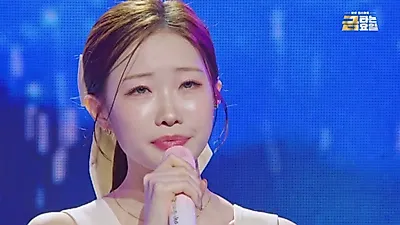 정서주, '겨울비는 내리고'로 전한 애절한 감성 무대