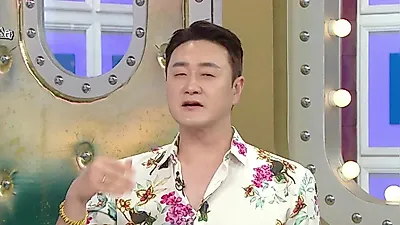 Kim Won-hyo, from a waiter earning 500,000 won to a 'Figure Artist'... His days as a tout throwing business cards