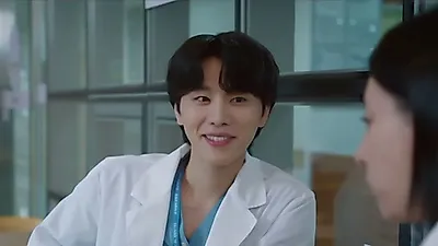 "의사일 뿐" 계수정의 일침, 권위와 돈에 매몰된 '화이트 마피아' 정면 돌파