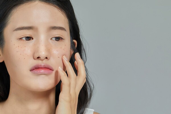 봄철 민감해지기 쉬운 피부 관리하는 방법