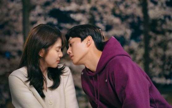 그가 당신에게 푹 빠졌다는 신호 10가지