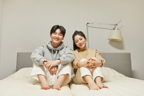 함께 살면 닮아간다? 부부 외모가 서로 닮은 이유