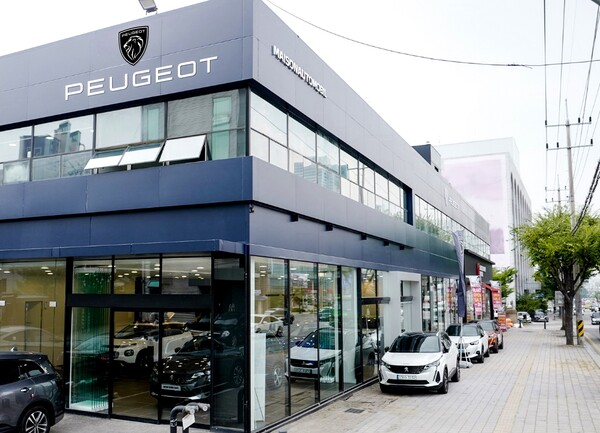 푸조, 수원 전시장 확장 이전 오픈... 국내 최초 신규 로고·BI 적용