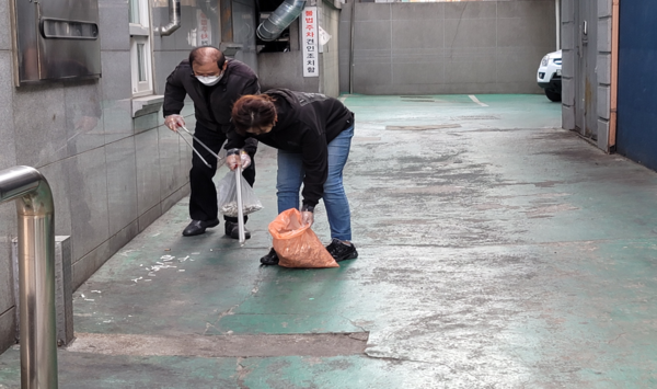 환경부, 강북구와 손잡고 담배꽁초 재활용 방안 모색한다