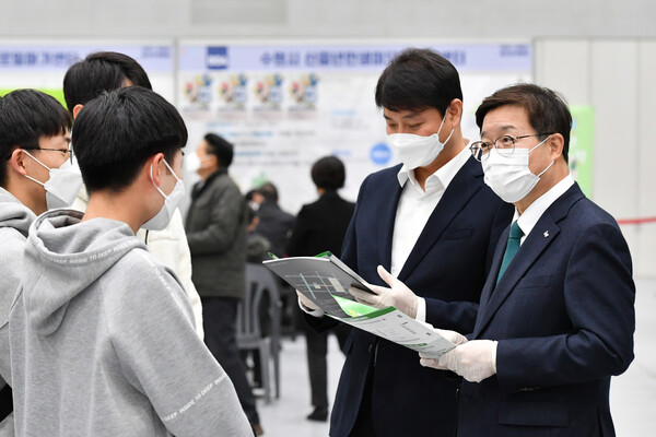 ‘2021 수원시 일자리박람회’에서 102명 일자리 찾았다