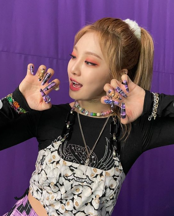 에스파 닝닝 "中 쇼트트랙 금메달 기뻐" 발언에 SM 주가 하락