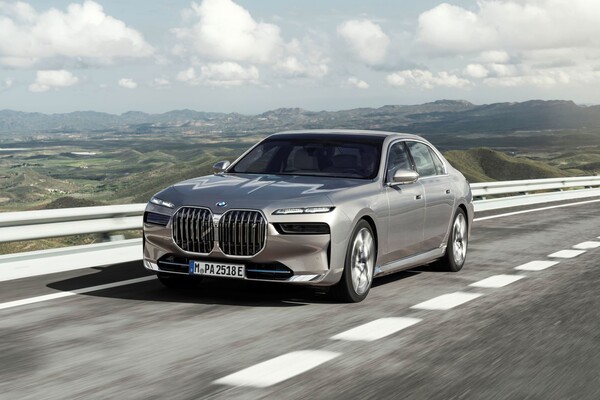 BMW가 디지털 시대를 위한 혁신적 럭셔리 플래그십 세단 뉴 7시리즈를 최초로 공개했다.