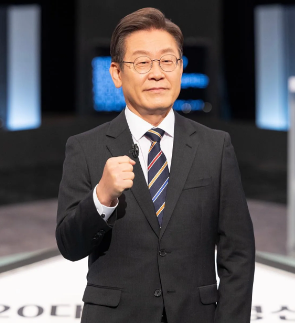 이재명, 尹 취임식날 "견제할 것은 제대로 견제할 것"