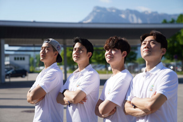 왼쪽부터 김영준 선수, 이승훈 선수, 마술사 니키, 이정욱 선수, 위플레이 제공