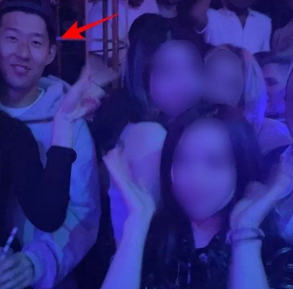 손흥민, 클럽서 포착? 여성 뒤에 밀착 "진짜 맞아?"