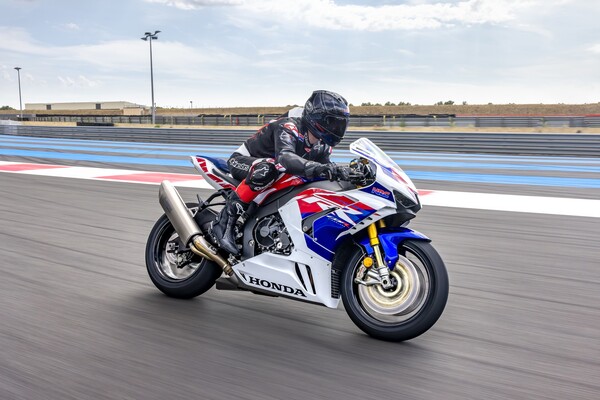 혼다코리아, 슈퍼스포츠 모터사이클  CBR1000RR-R 파이어블레이드 30주년 기념 모델 한정 판매 실시