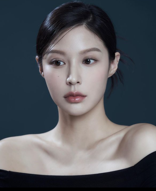 조국 딸 조민 인스타 공개, 연예인급 비주얼 화제