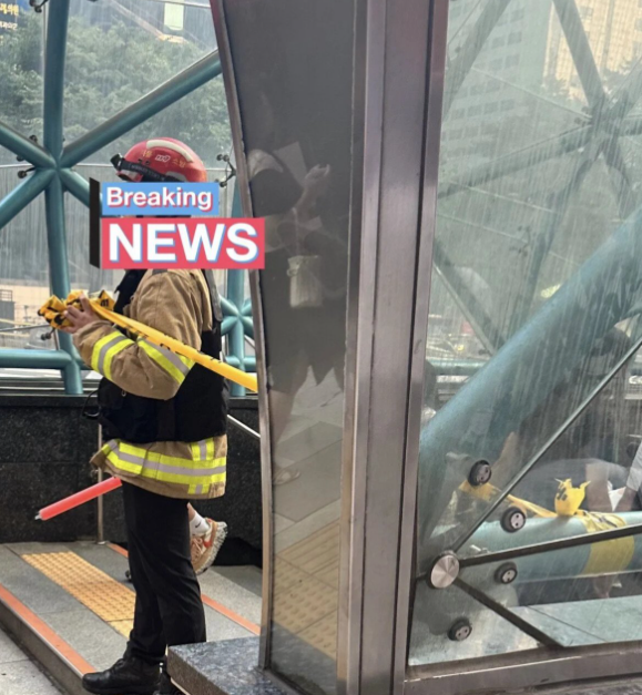 서울 강남역, 압사 사고 의심으로 소방 통제 중