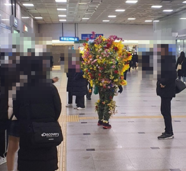 수원역 해바라기 할아버지 등장, 지하철 빌런?