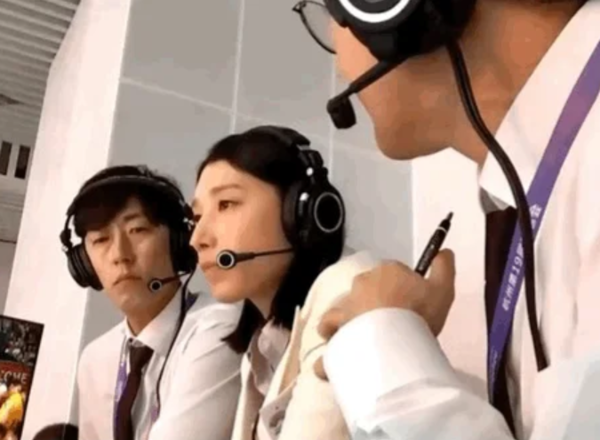 아시안게임 여자 배구 해설 김연경 표정이 '헉'